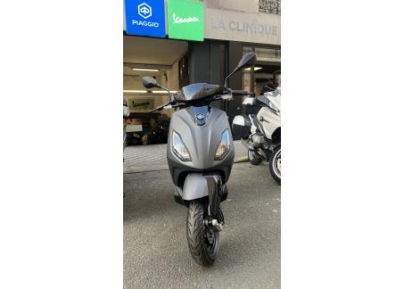 PIAGGIO 1 ACTIVE 125 CC ( 70 KM/H ) GRIS MAT TRES BON ETAT CRIT'AIR VERT ( ELECTRIQUE ) 