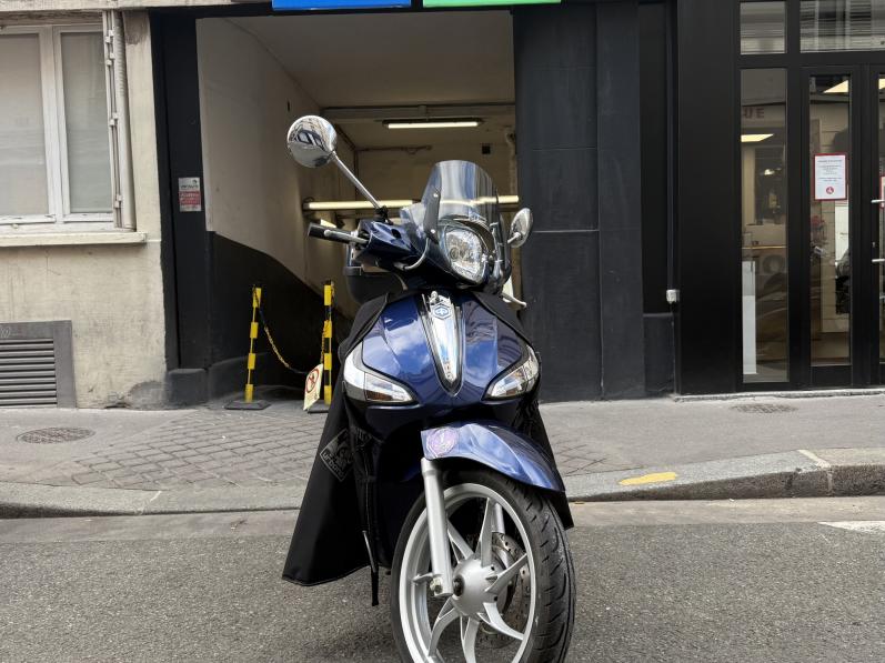 PIAGGIO LIBERTY 125 IGET CC GARANTIE 6 MOIS BLEU BRILLANT BON ETAT CRIT'AIR 1 ( VIOLET )