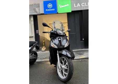 PIAGGIO MEDLEY 125 CC GARANTIE 12 MOIS NOIR BRILLANT BON ETAT CRIT'AIR 1 ( VIOLET )