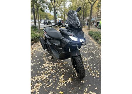 APRILIA SR-GT 125  1000 KM GARANTIE 24 MOIS LIVRAISON POSSIBLE DANS TOUTE LA FRANCE 