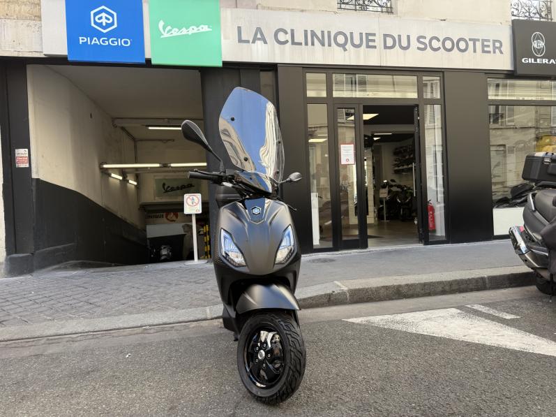 PIAGGIO 1 + 45 CC GARANTIE 6 MOIS NOIR MAT BON ETAT CRI'AIR VERT ( ELECTRIQUE )